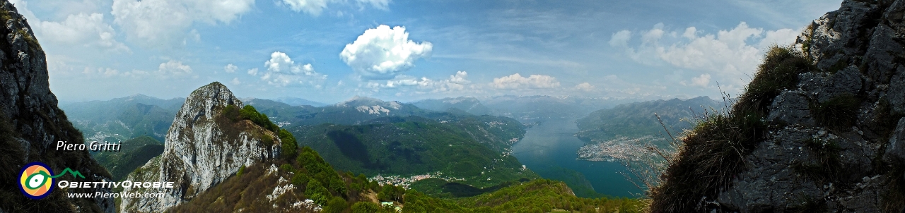63 Panoramica dall'erta traccia di salita al Corno Centrale....jpg